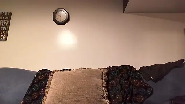 Snapshot of samone9 chatting on 10/16/25, 01:58 samone9 online show from 10/16/25, 01:58