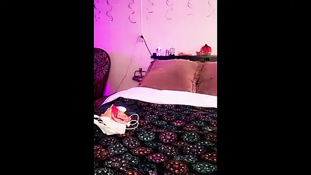 Snapshot of samone9 chatting on 10/25/25, 07:58 samone9 online show from 10/25/25, 07:58