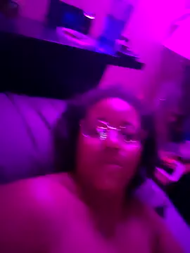 Snapshot of samone9 chatting on 09/19/25, 05:28 samone9 online show from 09/19/25, 05:28