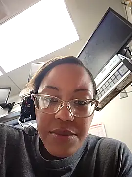 Snapshot of samone9 chatting on 10/15/25, 01:52 samone9 online show from 10/15/25, 01:52