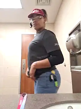 Snapshot of samone9 chatting on 02/22/25, 09:04 samone9 online show from 02/22/25, 09:04