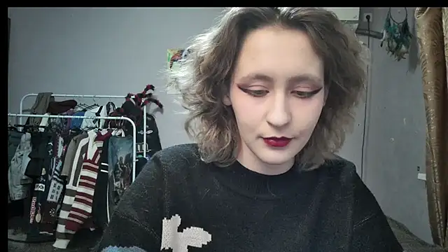 Snapshot of JoannaTompson chatting on 12/07/24, 04:42 JoannaTompson online show from 12/07/24, 04:42