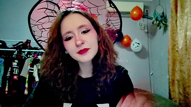 Snapshot of JoannaTompson chatting on 10/18/25, 11:51 JoannaTompson online show from 10/18/25, 11:51