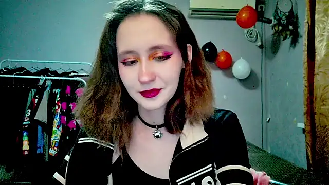 JoannaTompson online show from 11/21/25, 12:09
