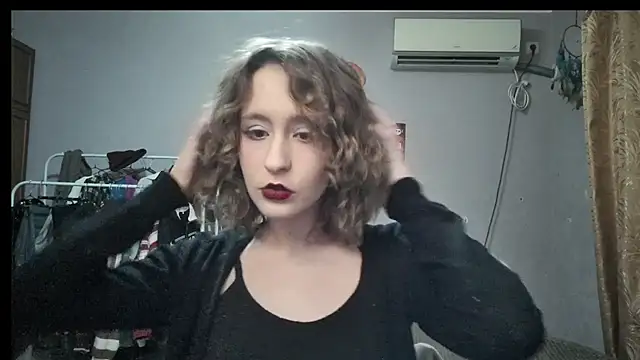 Snapshot of JoannaTompson chatting on 12/13/24, 06:49 JoannaTompson online show from 12/13/24, 06:49