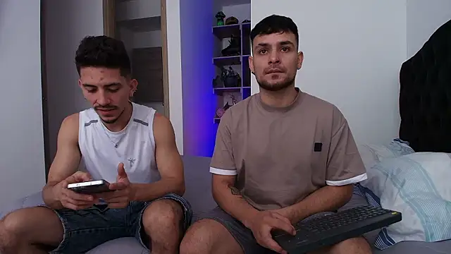 Snapshot of Aron-santoro chatting on 03/03/26, 04:36 Aron-santoro online show from 03/03/26, 04:36