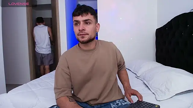 Snapshot of Aron-santoro chatting on 02/19/26, 05:10 Aron-santoro online show from 02/19/26, 05:10