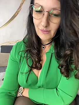 Snapshot of Katie-n chatting on 06/18/26, 11:37 Katie-n online show from 06/18/26, 11:37
