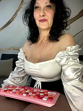 Katie-n online show from 09/29/25, 06:09