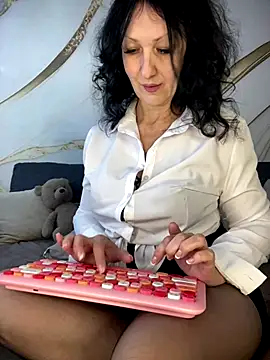 Katie-n online show from 09/15/25, 06:25