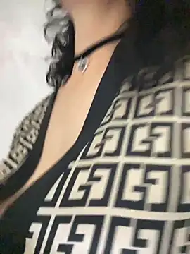 Katie-n online show from 11/18/25, 06:39