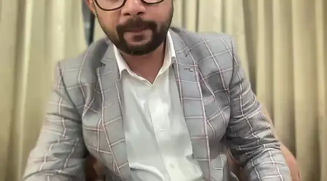 Snapshot of slavekinky001 chatting on 01/10/25, 08:37 slavekinky001 online show from 01/10/25, 08:37