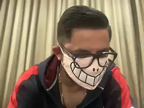 Snapshot of slavekinky001 chatting on 01/03/25, 08:01 slavekinky001 online show from 01/03/25, 08:01