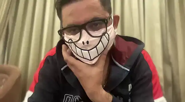 Snapshot of slavekinky001 chatting on 01/05/25, 07:28 slavekinky001 online show from 01/05/25, 07:28