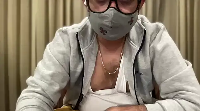 Snapshot of slavekinky001 chatting on 12/20/24, 09:06 slavekinky001 online show from 12/20/24, 09:06