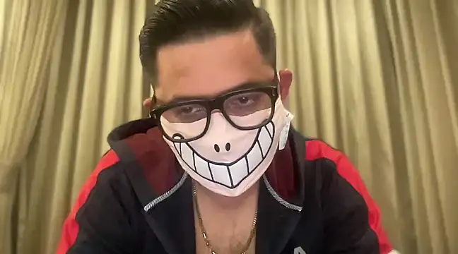 Snapshot of slavekinky001 chatting on 01/02/25, 06:45 slavekinky001 online show from 01/02/25, 06:45