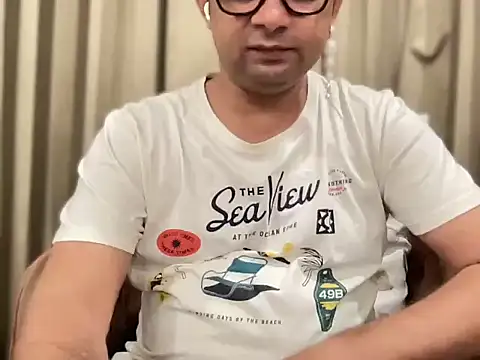 Snapshot of slavekinky001 chatting on 10/29/25, 07:57 slavekinky001 online show from 10/29/25, 07:57