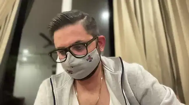 Snapshot of slavekinky001 chatting on 12/21/24, 06:33 slavekinky001 online show from 12/21/24, 06:33