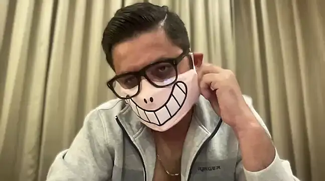 Snapshot of slavekinky001 chatting on 01/13/25, 08:04 slavekinky001 online show from 01/13/25, 08:04