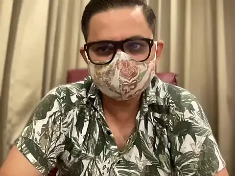 Snapshot of slavekinky001 chatting on 09/08/25, 07:46 slavekinky001 online show from 09/08/25, 07:46