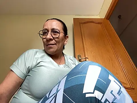 Snapshot of sweeviolet chatting on 02/21/25, 12:38 sweeviolet online show from 02/21/25, 12:38