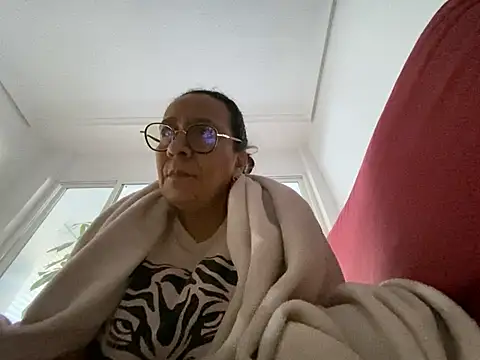 Snapshot of sweeviolet chatting on 01/18/25, 08:31 sweeviolet online show from 01/18/25, 08:31