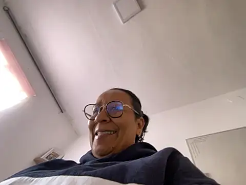 Snapshot of sweeviolet chatting on 09/24/25, 03:18 sweeviolet online show from 09/24/25, 03:18