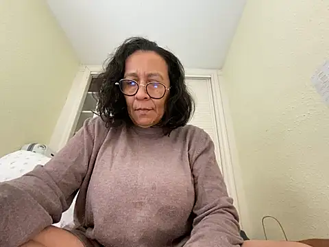 Snapshot of sweeviolet chatting on 03/14/25, 01:13 sweeviolet online show from 03/14/25, 01:13