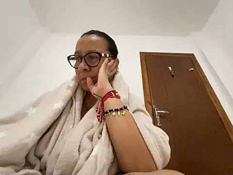 sweeviolet online show from 04/21/26, 06:42