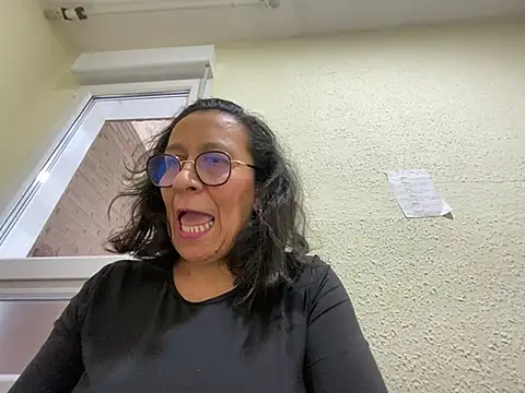 Snapshot of sweeviolet chatting on 02/07/25, 01:43 sweeviolet online show from 02/07/25, 01:43