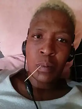 Snapshot of KinkyYours chatting on 06/17/26, 10:47 KinkyYours online show from 06/17/26, 10:47
