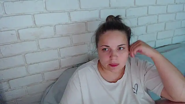 Crazyy girl  online show from 10/26/25, 06:30