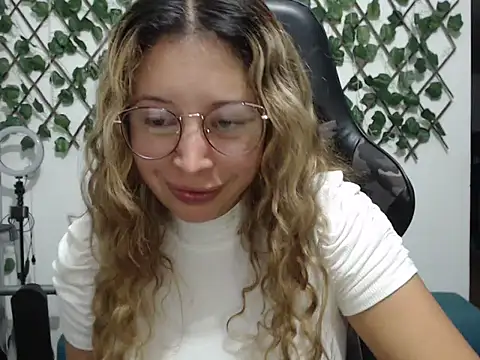 jeiana4u online show from 05/11/26, 04:25