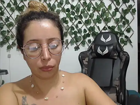 jeiana4u online show from 04/28/26, 02:49