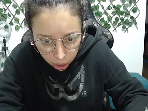 jeiana4u online show from 05/04/26, 02:37