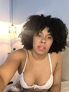 Snapshot of EmmilyBrant chatting on 03/05/25, 11:27 EmmilyBrant online show from 03/05/25, 11:27