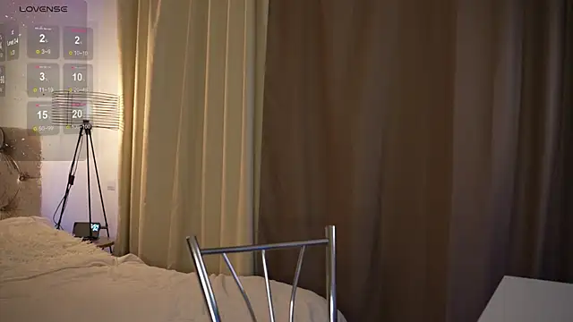 Snapshot of LindaWarners chatting on 10/10/25, 03:51 LindaWarners online show from 10/10/25, 03:51