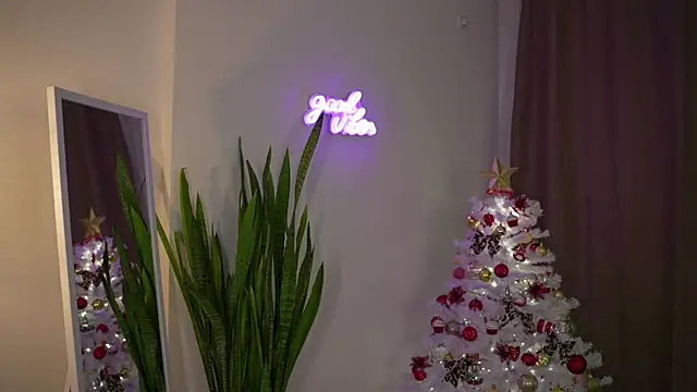 Snapshot of LindaWarners chatting on 12/14/24, 08:18 LindaWarners online show from 12/14/24, 08:18