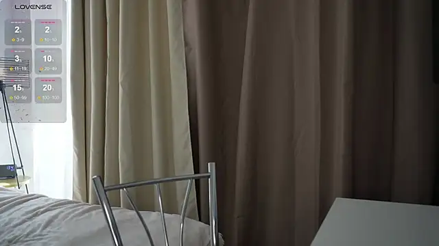 Snapshot of LindaWarners chatting on 10/04/25, 10:39 LindaWarners online show from 10/04/25, 10:39