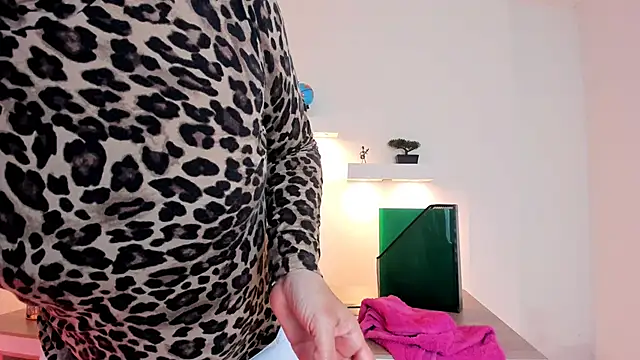 ada mclaine online show from 09/28/25, 12:34