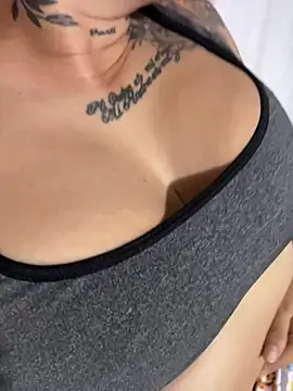 Snapshot of ivanna_rivera chatting on 01/10/26, 11:00 ivanna rivera online show from 01/10/26, 11:00