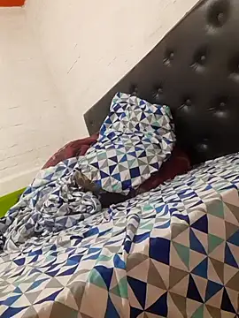 Snapshot of TuBandi2 chatting on 03/03/25, 02:11 TuBandi2 online show from 03/03/25, 02:11