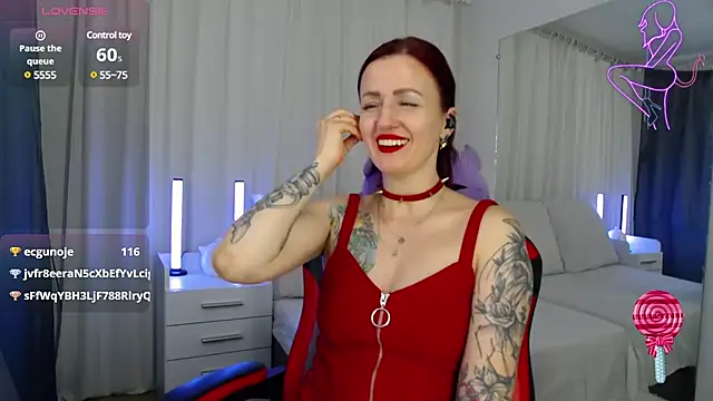 Snapshot of ElisaJane chatting on 02/23/25, 02:51 ElisaJane online show from 02/23/25, 02:51