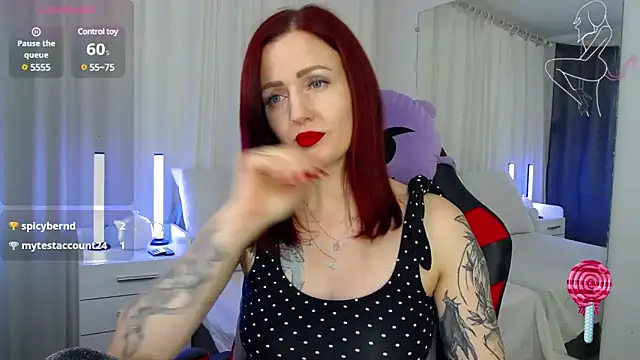 Snapshot of ElisaJane chatting on 02/26/25, 01:36 ElisaJane online show from 02/26/25, 01:36