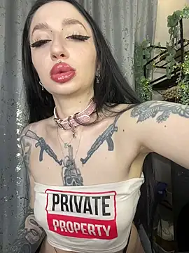 Snapshot of Molly__Moon chatting on 02/04/26, 02:28 Molly Moon online show from 02/04/26, 02:28