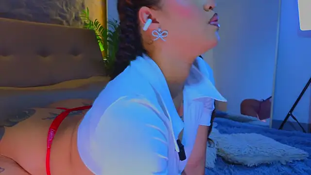 Isa  Blanc online show from 11/06/25, 03:21