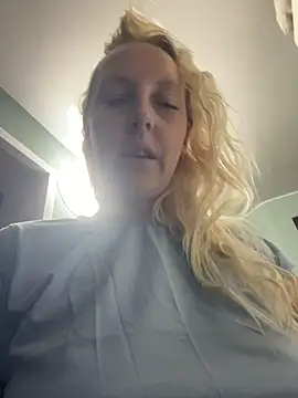 Snapshot of MerlinDave chatting on 06/19/26, 12:27 MerlinDave online show from 06/19/26, 12:27