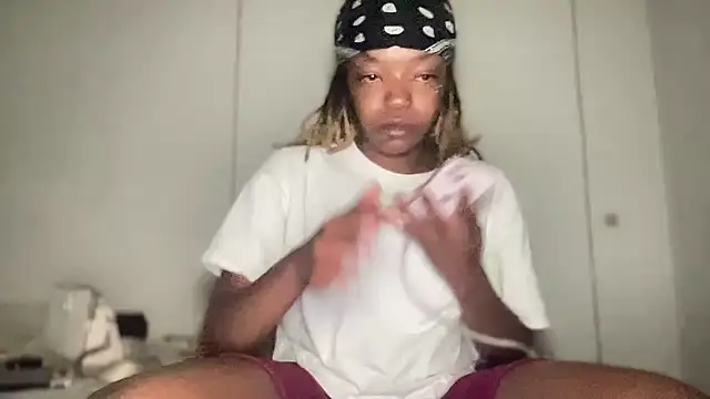 minimama69 online show from 10/12/25, 10:16