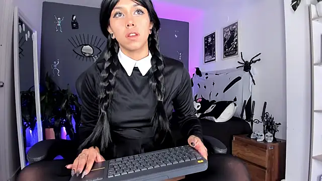 Snapshot of Raven_Witch_ chatting on 10/19/25, 10:34 Raven Witch online show from 10/19/25, 10:34