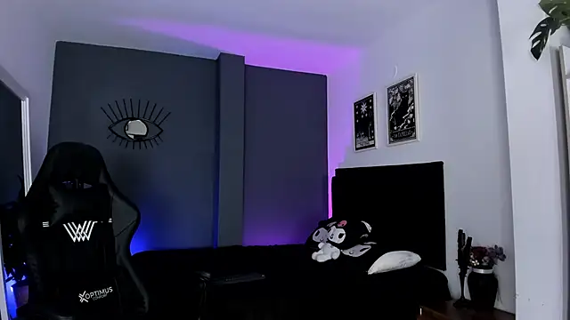 Snapshot of Raven_Witch_ chatting on 09/09/25, 10:19 Raven Witch online show from 09/09/25, 10:19